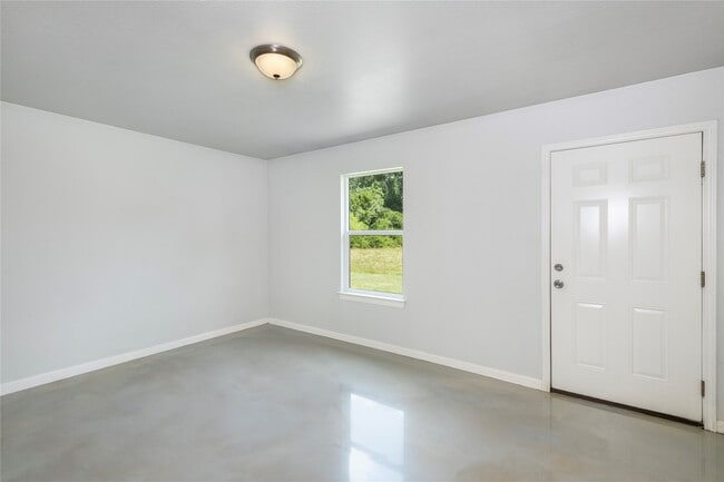 Building Photo - 634 Luke St