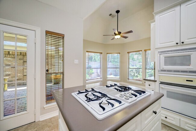 Building Photo - 16403 Knightrider Dr