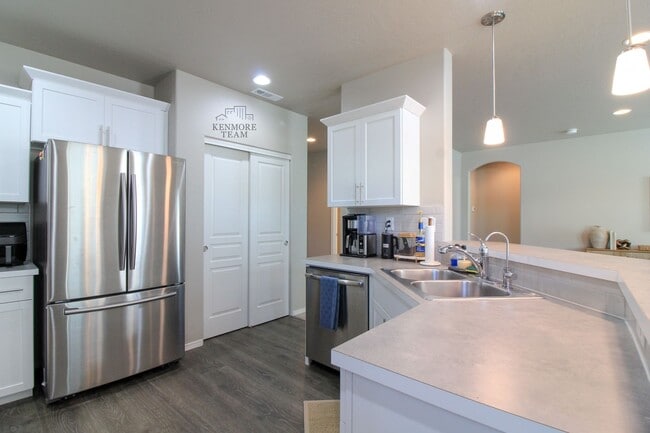 Building Photo - FURNISHED: 3 Bedroom, 2 Bath Home in South Richland