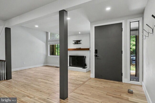 Building Photo - 2105 Glencourse Ln