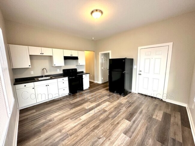 Building Photo - 1827B Proctor Ave