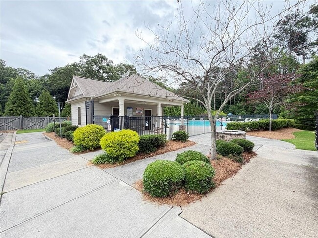 Building Photo - 2838 Vlg Pk Bnd