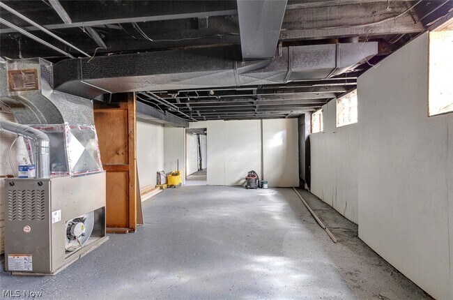 Building Photo - 9807 Parkgate Ave