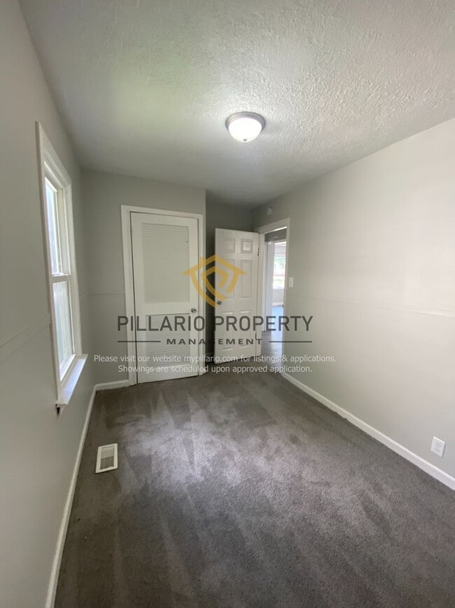 Building Photo - Freshly Renovated, 2 Bedroom, 1 Bathroom Home Available NOW!