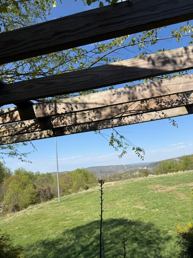 Building Photo - Charming One-Bedroom Cottage on 60-Acre Farm