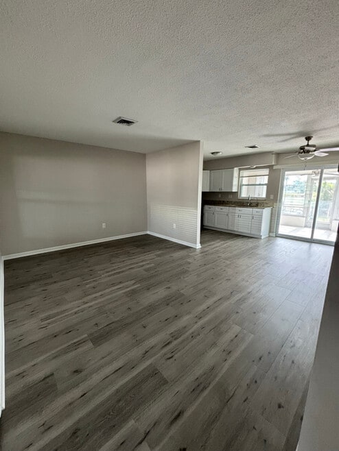Building Photo - 167 Golf Club Ln