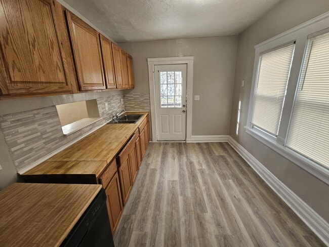 Building Photo - 4916 E 85th St