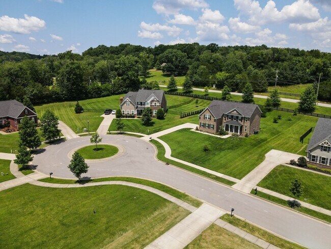 Building Photo - **RARE, EXECUTIVE HOME ON OVER HALF AN ACRE IN WILLIAMSON COUNTY BRENTWOOD ZONED FOR BRENTWOOD MI...