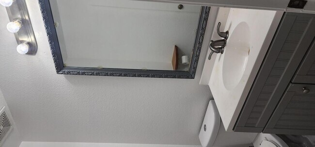 Building Photo - 9124 W Elm St