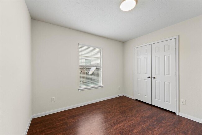 Building Photo - 2611 Verano Dr
