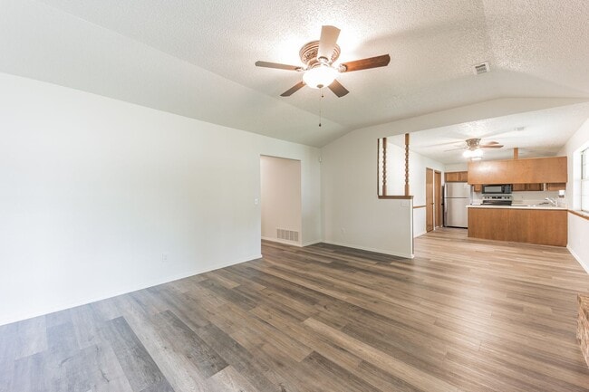 Building Photo - 3/ 2  Home for Rent!