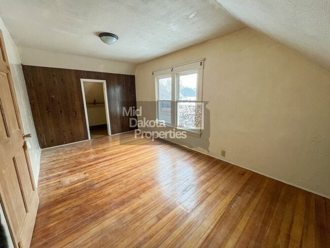 Building Photo - 617 E Hanson- 2 bedroom, 2 bathroom house