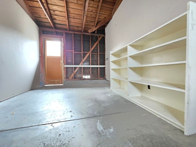 Building Photo - Henderson