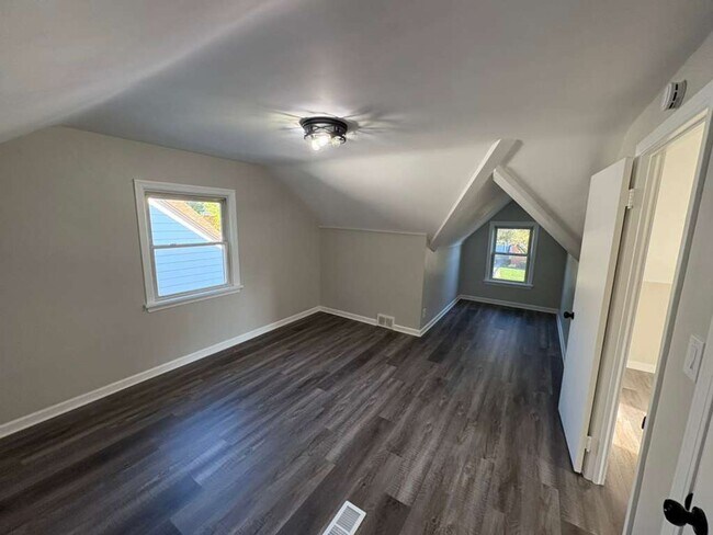 Building Photo - 4-Bedroom Home with Finished Basement & Mo...