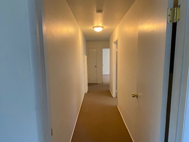Building Photo - 3158 Moorpark Ave