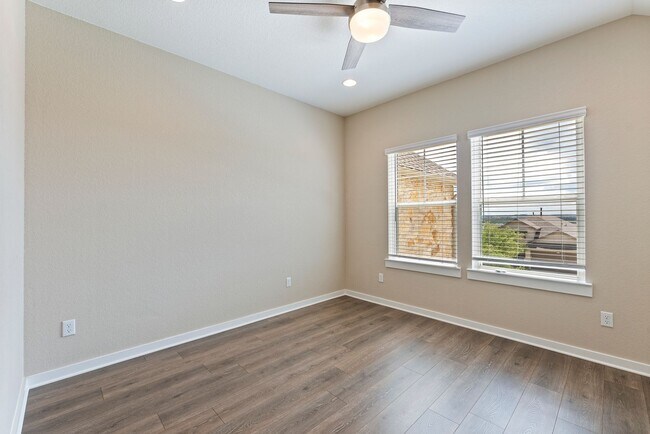 Building Photo - Beautiful Move-In Ready 4 bedroom, 3 bathroom home in Liberty Hill ISD!