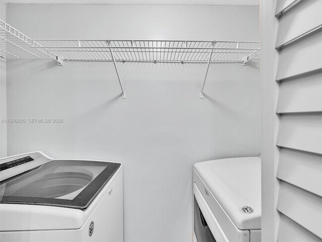 Building Photo - 9777 Westview Dr