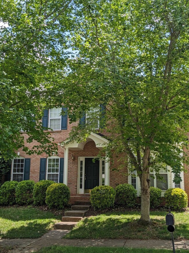 Building Photo - 4 BEDROOMS PLUS BONUS, BEAUTIFUL BACK PATI...
