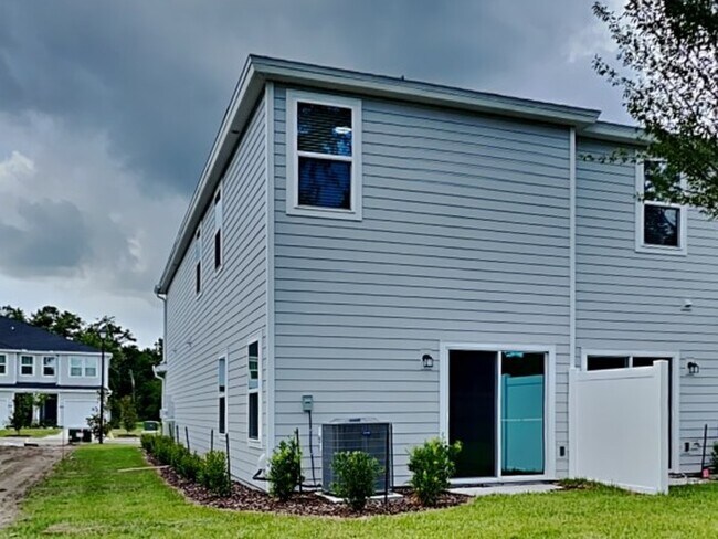 Building Photo - Base rent $1,821.00 plus $29.00 RBP Total ...