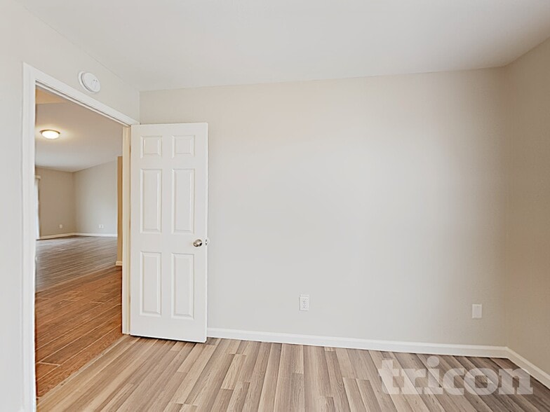 Building Photo - 2238 Leaf Dr