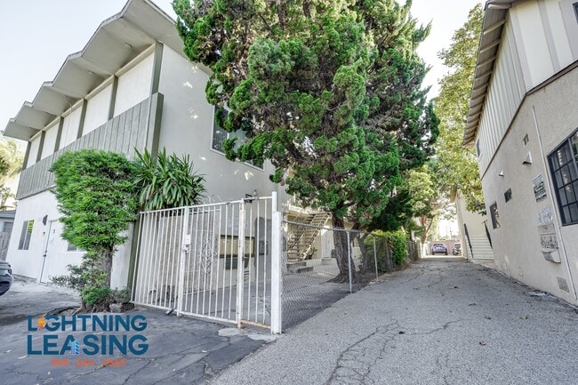 Primary Photo - 3737 Inglewood-11D