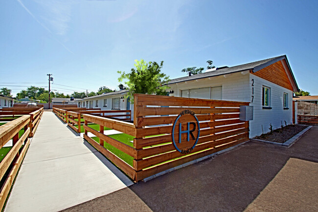 Building Photo - 221 N Elm St