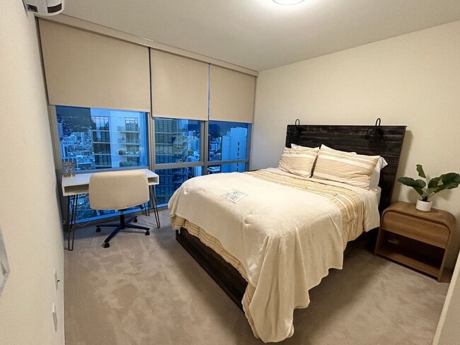 Building Photo - Penthouse 1-bedroom with 2-Parking!