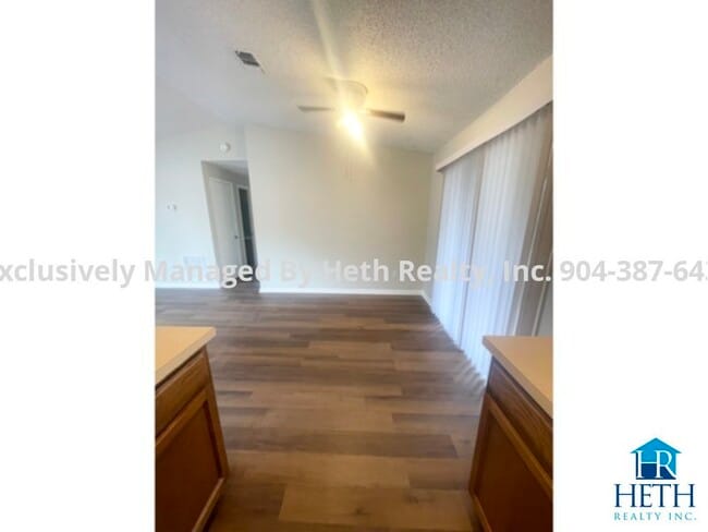 Building Photo - 3 Bedroom home ready for move in