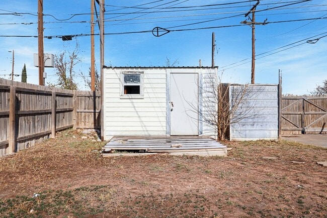 Building Photo - 1807 Doran Dr