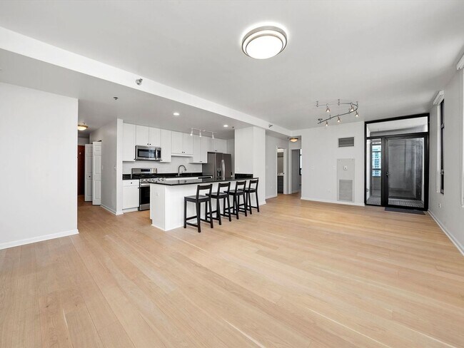 Building Photo - 1255 S State St