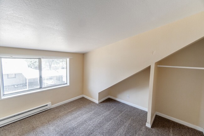 Building Photo - Single Family Home on Spokanes North Side!!