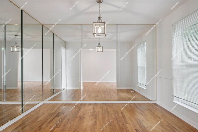 Building Photo - Rare Rental! Beautiful 1900 sq ft 3-bedroo...