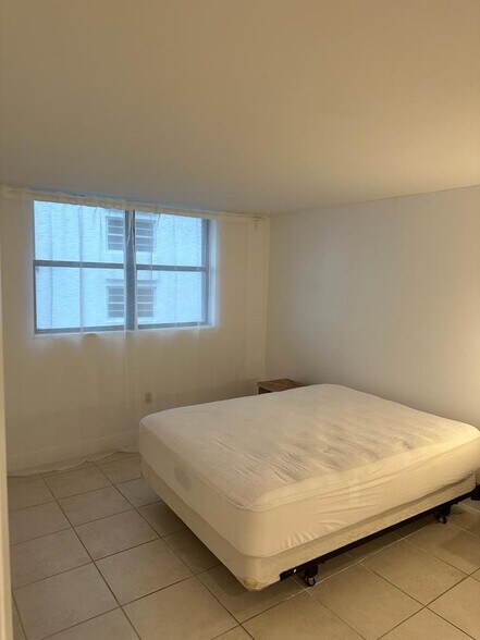 Building Photo - 1621 Collins Ave