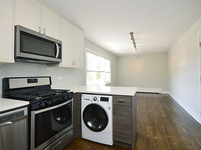 Building Photo - One Bed Apartment in the heart of Edgewater