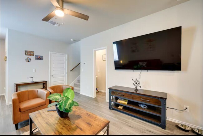 Building Photo - First Time Rental! 4 Bedroom 2 1/2 Bath ~M...