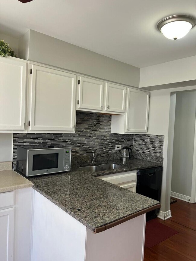 Building Photo - 3496 Willowview Ct