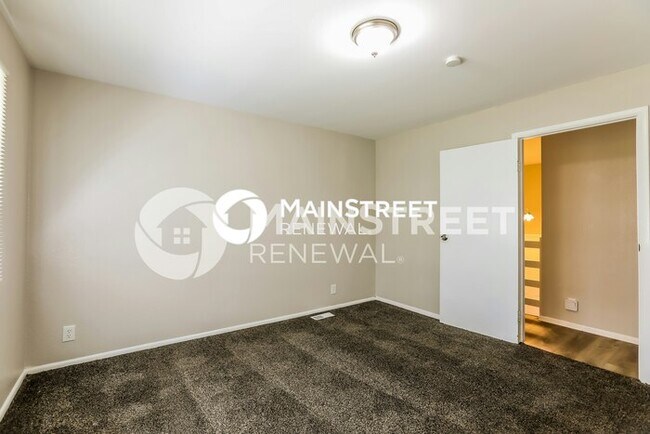 Building Photo - 4 Bedroom Pet-Friendly Home in KANSAS CITY, MO with Main Street Renewal
