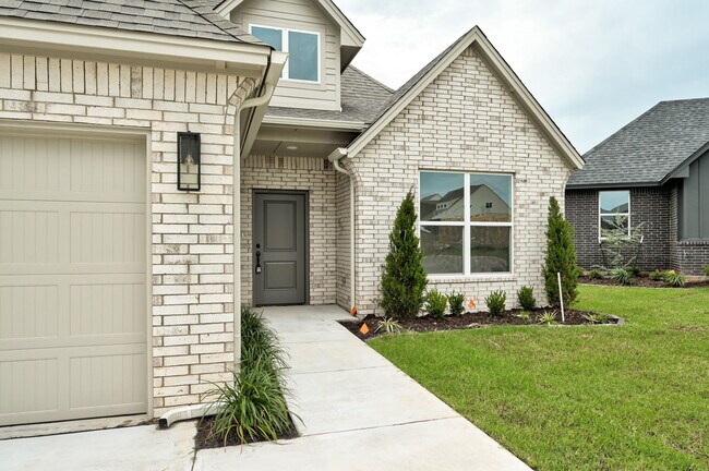 Building Photo - 2116 Josslyn Pl