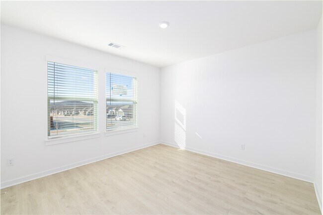 Building Photo - 581 Crystal Drive