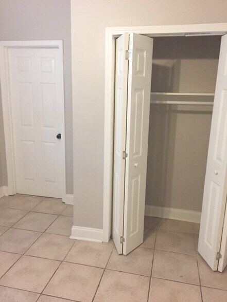 Building Photo - 2553 Saint Ann St