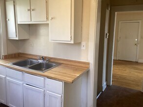 Building Photo - 3 Bedroom Single Family Home