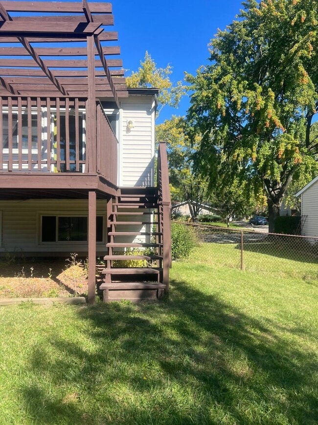 Building Photo - 325 Rockhurst Rd