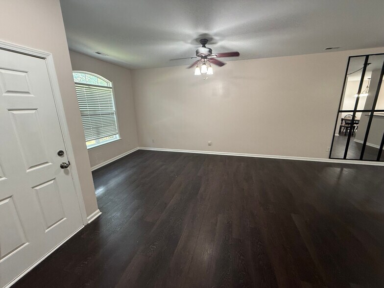 Building Photo - Room in Townhome on McGoogan Ln