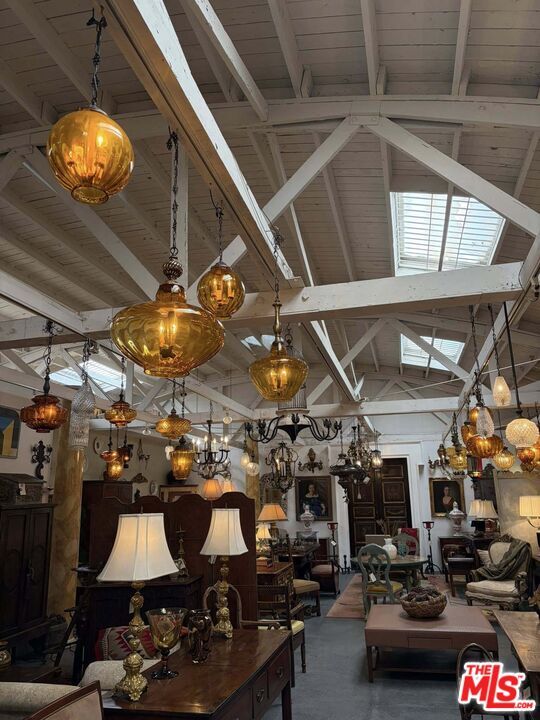 Building Photo - 2252 W Washington Blvd