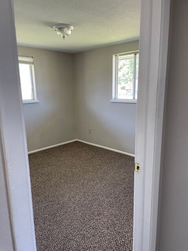 Bedroom 1 - 131 E Nowlin St