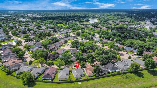 Building Photo - 2029 Highland Hills Dr