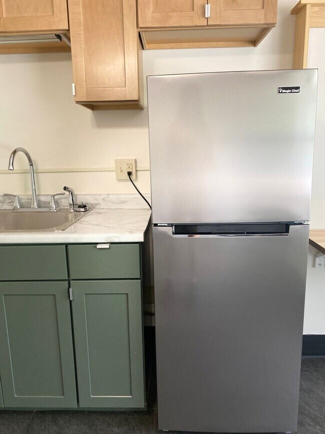 Building Photo - FAIRVIEW - AVAILABLE JULY 2024