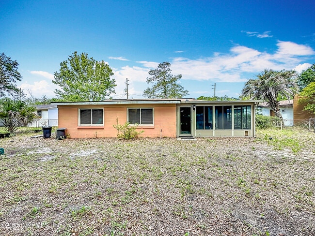 Building Photo - 2829 Goldenrod Cir E