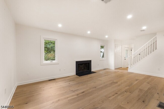Building Photo - 5E Somerset Hills Village