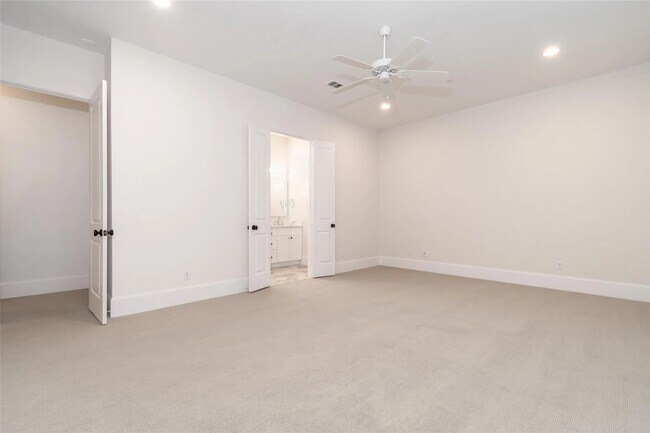 Building Photo - 3821 N Braeswood Blvd
